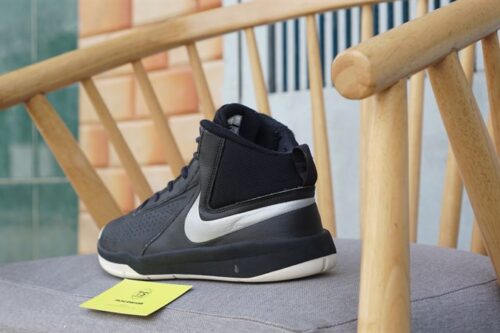 Giày Nike Team Hustle D7 (N+) 747998 001 - Trung Sneaker - Giày Chính Hãng