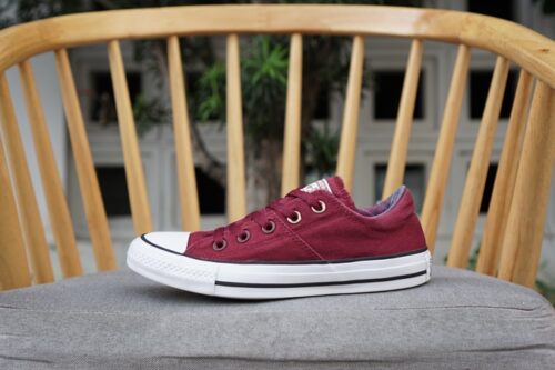 Giày Converse low maroon (I) 561739F - 36.5