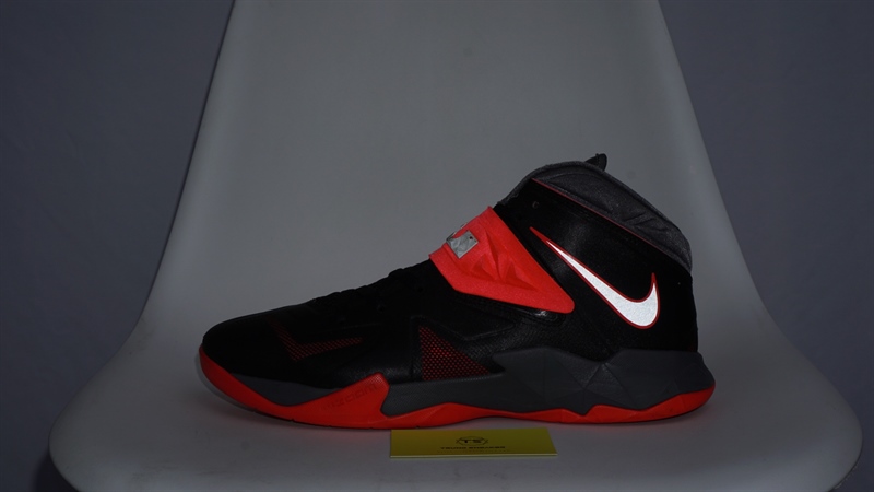 Giày Nike LeBron Soldier 7 Bred (6) 599264-003
