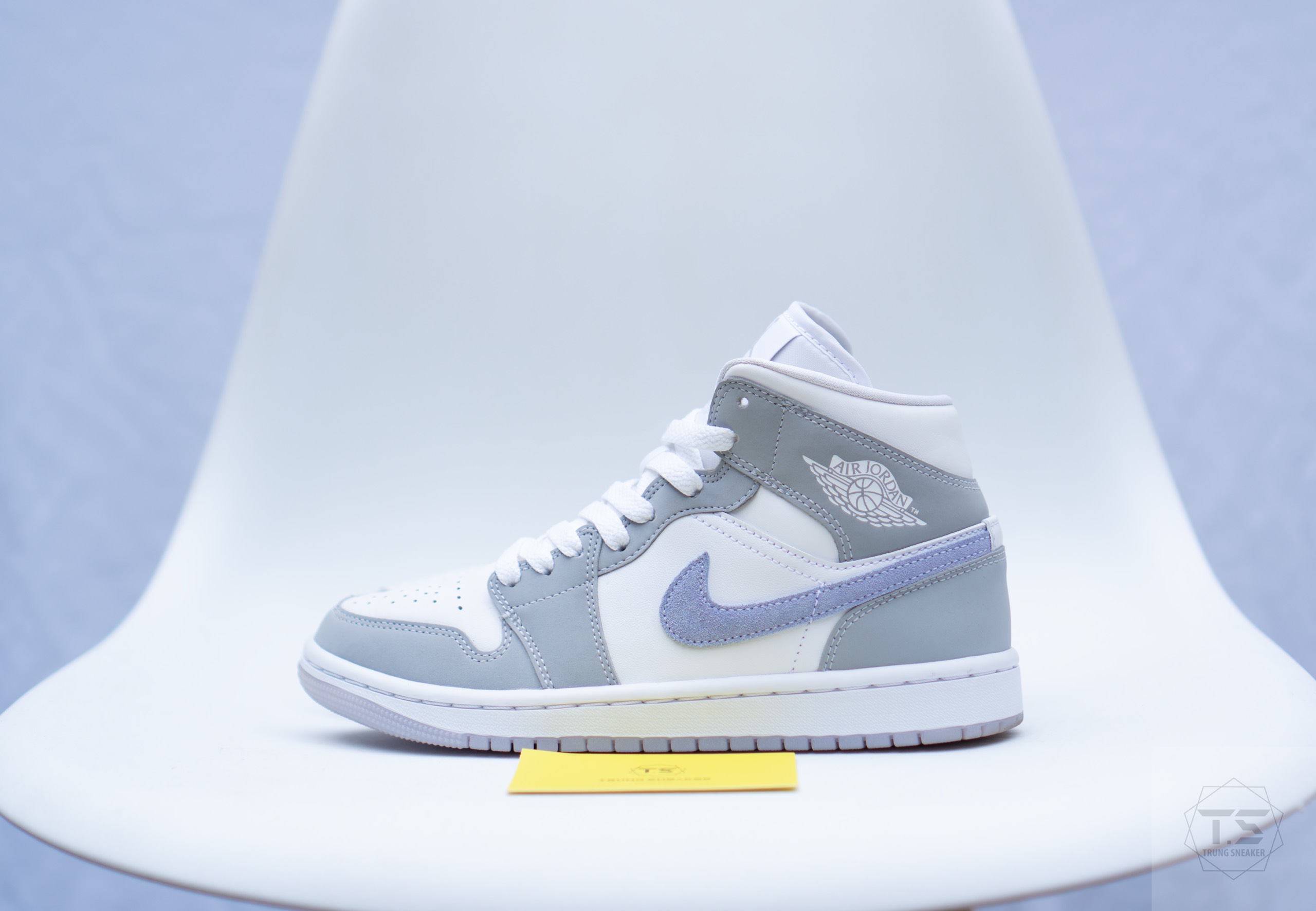 Giày Jordan 1 Mid Wolf Grey Alumium (W) BQ6472-105