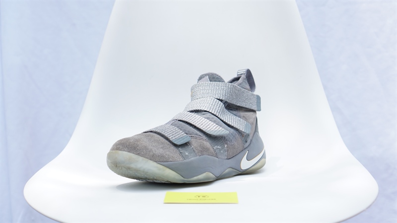 Giày Nike LeBron Zoom Soldier 11 Grey (7) 897644-010