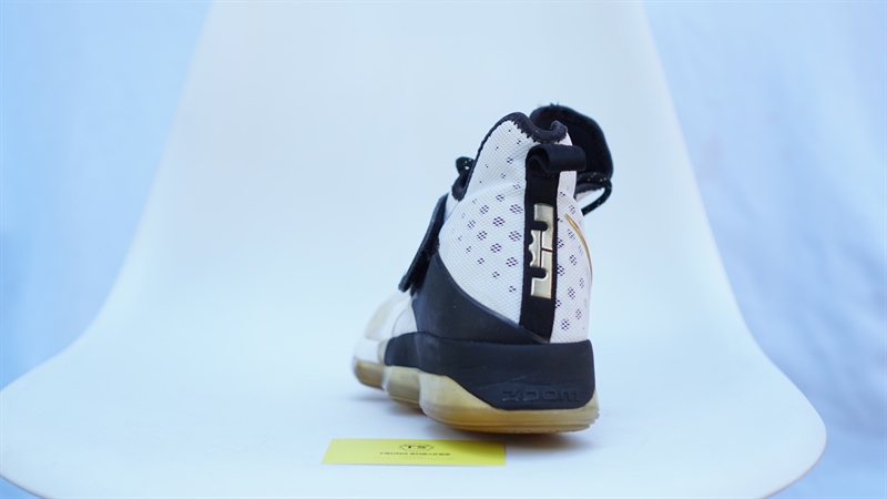 Giày bóng rổ Nike LeBron 14 BHM (6+) 860634-100