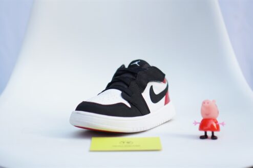 Giày trẻ em Jordan 1 Black Toe BQ6066-116 Used