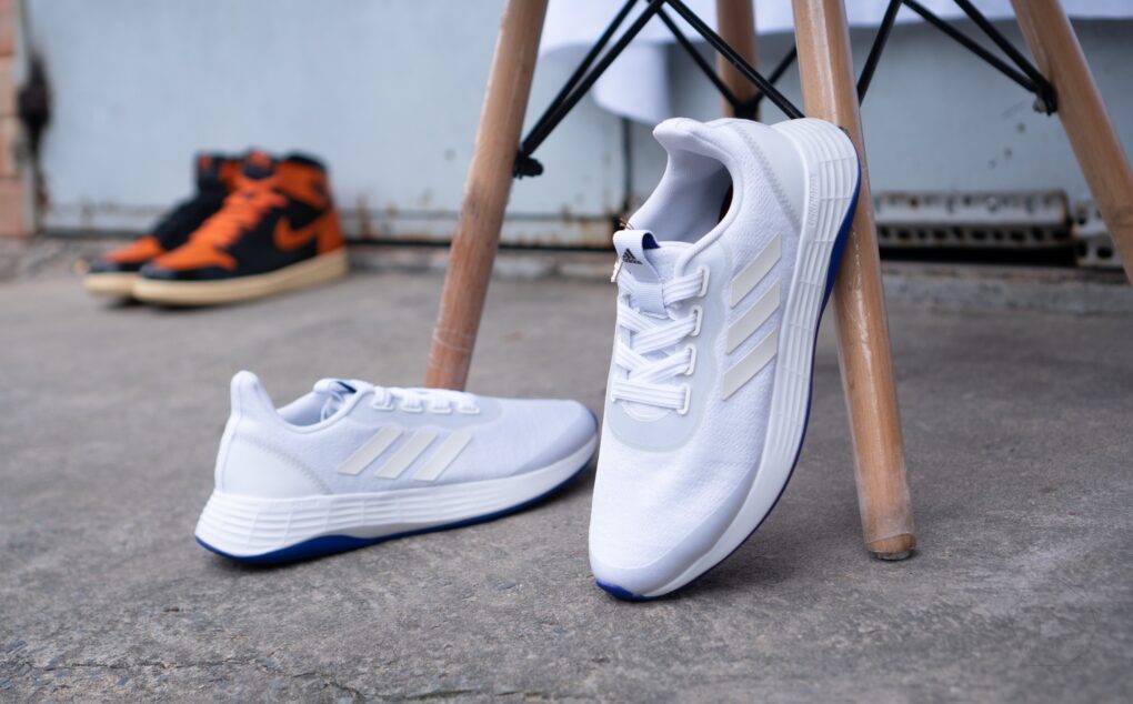Giày thể thao adidas QT racer White FY5677