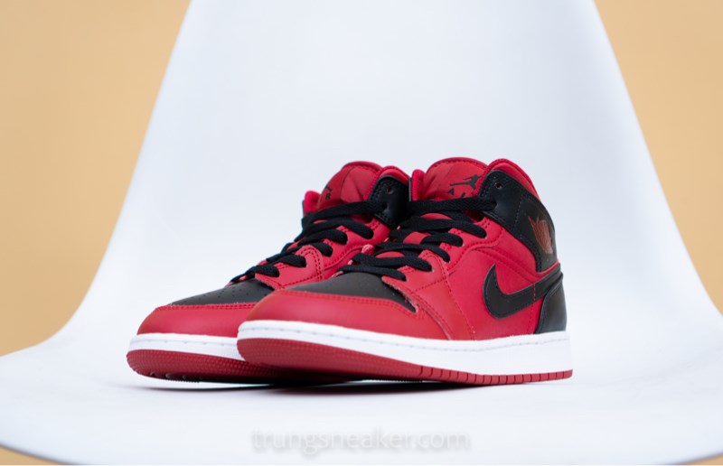 giay-air-jordan-1-mid-gs-reverse-bred-554725-660 (4) giay-air-jordan-1-mid-gs-reverse-bred-554725-660 (4)