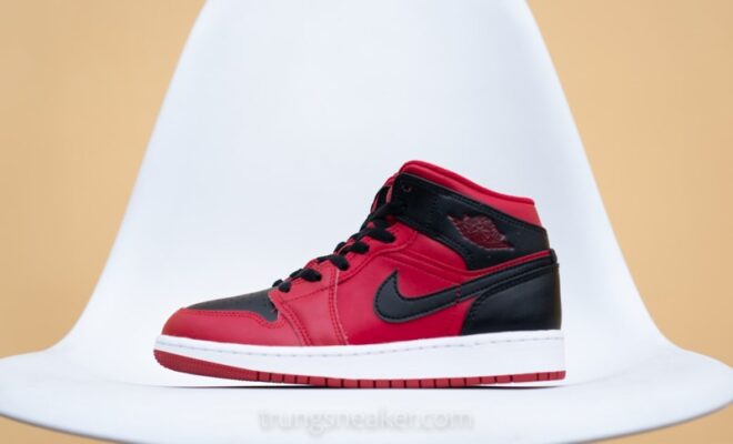 giay air jordan 1 mid gs reverse bred 554725 660