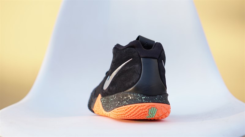 Giày bóng rổ Nike Kyrie 4 Black Silver 943806-010 2hand 3 Giày bóng rổ Nike Kyrie 4 Black Silver 943806-010 2hand - Ảnh 3