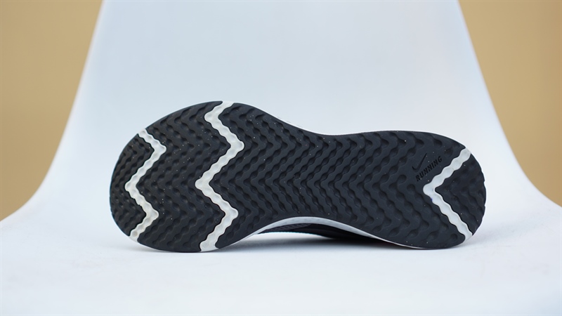 Giày thể thao Nike Revolution 5 BQ3207-004 2hand 4 Giày thể thao Nike Revolution 5 BQ3207-004 2hand - Ảnh 4