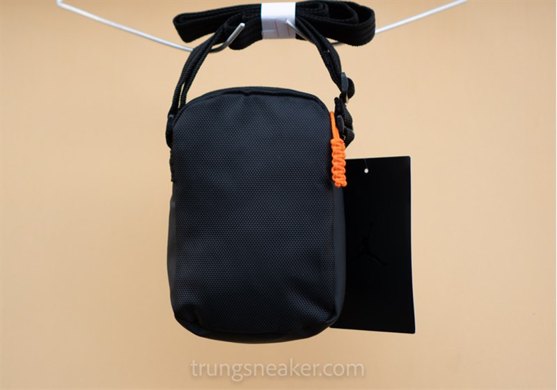 tui-mini-jordan-flight-control-festival-black-1l-ma0706-023-200x120x45 (2) tui-mini-jordan-flight-control-festival-black-1l-ma0706-023-200x120x45 (2)