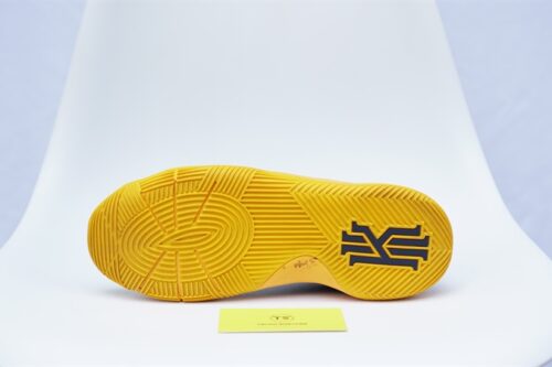 Giày bóng rổ Nike Kyrie 2 'Cavs' (7) 826673 447 - 40