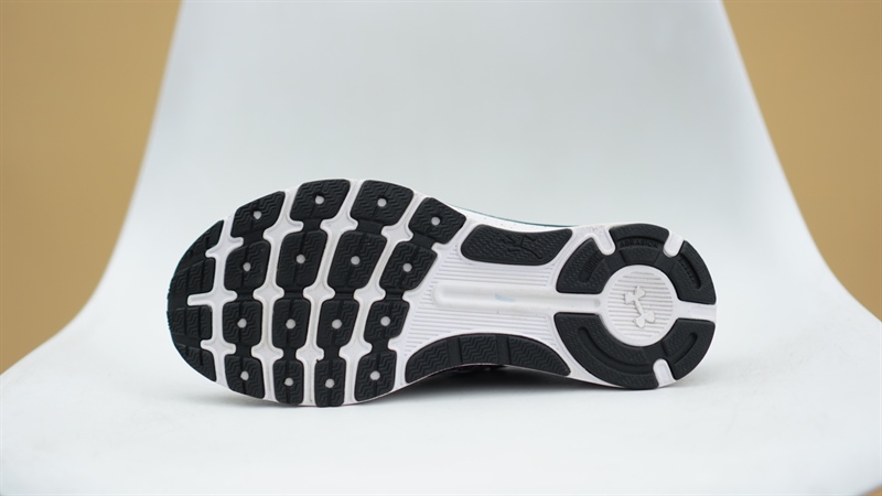 Giày thể thao Under Armour Charged 1298664-003 2hand Giày thể thao Under Armour Charged 1298664-003 2hand