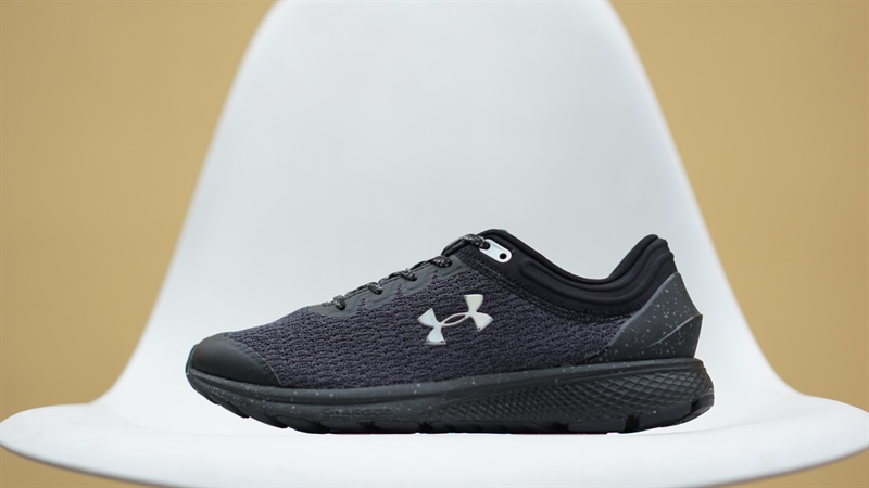 Giày thể thao Under Armour Charged 3021966-003 2hand - 40.5