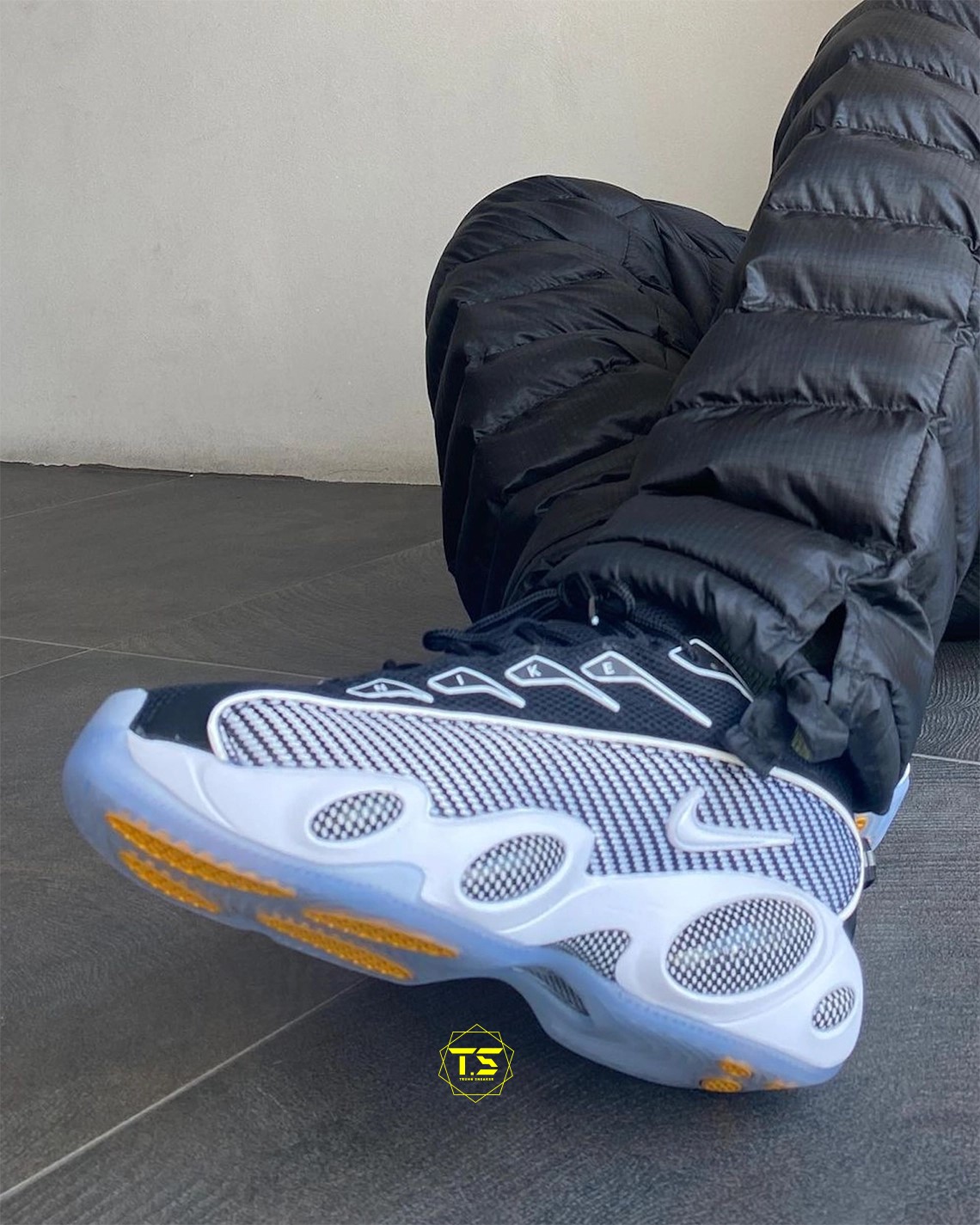 Nike NOCTA Glide- Kết hợp tinh tế giữa quá khứ và hiện đại
