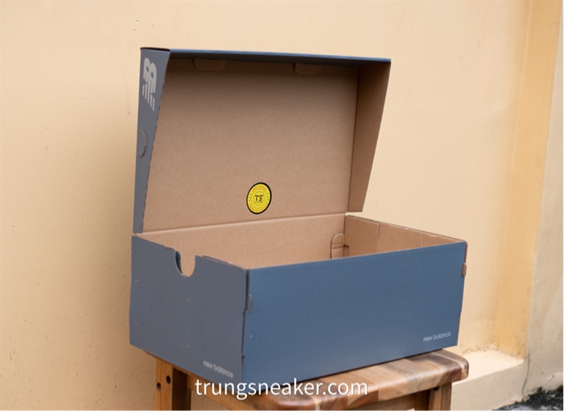 Box- Hộp giày New Balance xám chính hãng Box- Hộp giày New Balance xám chính hãng