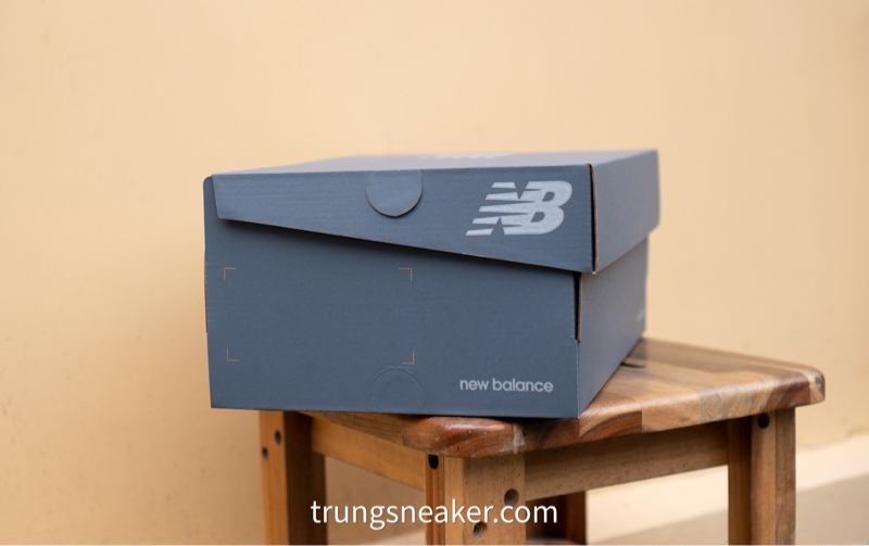 Box- Hộp giày New Balance xám chính hãng Box- Hộp giày New Balance xám chính hãng