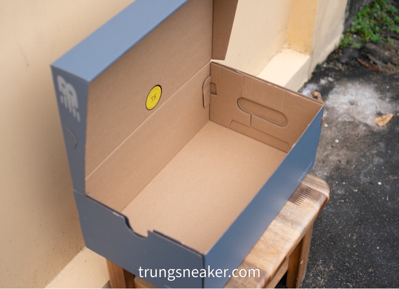 Box- Hộp giày New Balance xám chính hãng Box- Hộp giày New Balance xám chính hãng