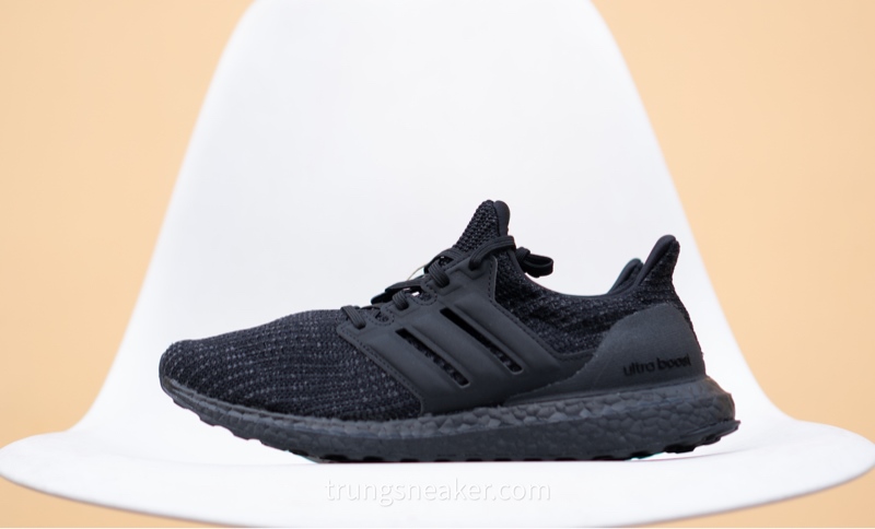 Adidas ultra boost hotsell 4.0 triple black giá