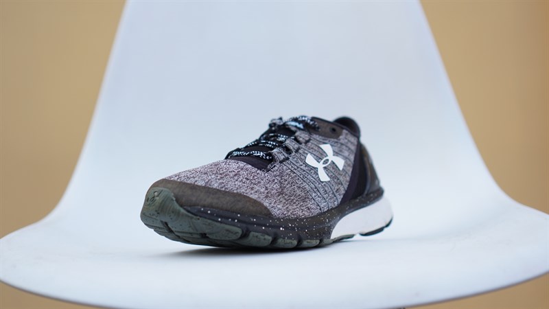 Giày thể thao Under Armour Charged 1273961-002 2hand 2 Giày thể thao Under Armour Charged 1273961-002 2hand