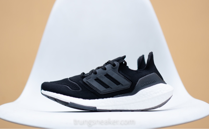 Giày chạy bộ Adidas Ultraboost 22 Black GX5591 - 39