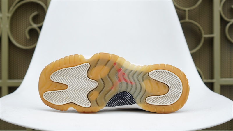 Giày Jordan 11 Retro Platinum 378038-016 2hand - 36.5 Giày Jordan 11 Retro Platinum 378038-016 2hand - 36.5