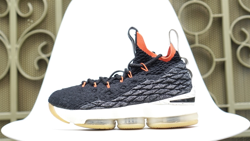 Giay LeBron 15 Black Crimson AQ6176 002 2hand