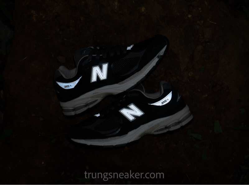 Giày New Balance 2002R Black White M2002RCN - 40 Giày New Balance 2002R Black White M2002RCN - 40