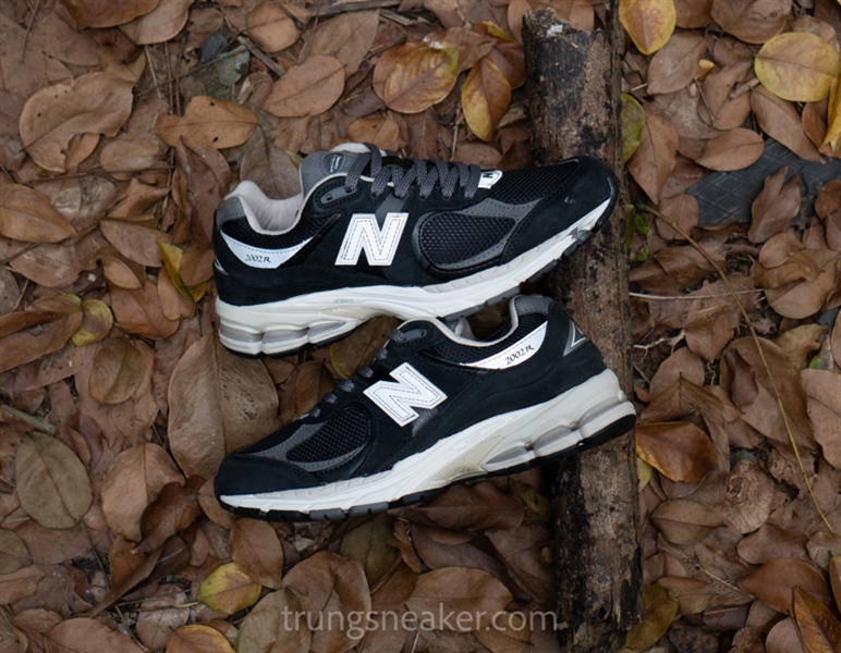 Giày New Balance 2002R Black White M2002RCN - 40 Giày New Balance 2002R Black White M2002RCN - 40