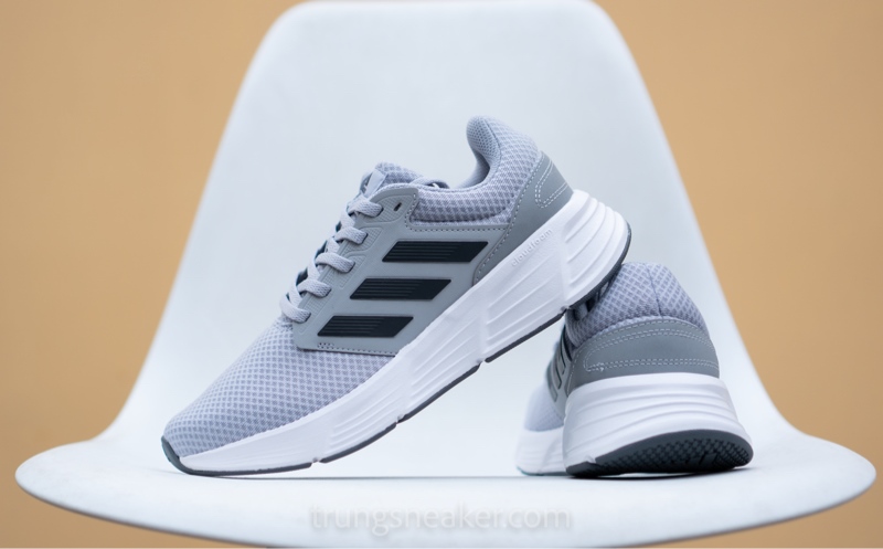 Giày thể thao Adidas Galaxy 6 Grey GW4140 - 44 Giày thể thao Adidas Galaxy 6 Grey GW4140 - 44