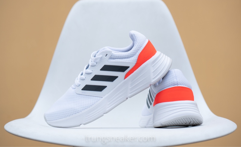 Giày thể thao Adidas Galaxy 6 White HP2419 - 43 Giày thể thao Adidas Galaxy 6 White HP2419 - 43