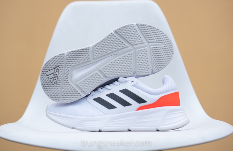 Giày thể thao Adidas Galaxy 6 White HP2419 - 43 Giày thể thao Adidas Galaxy 6 White HP2419 - 43