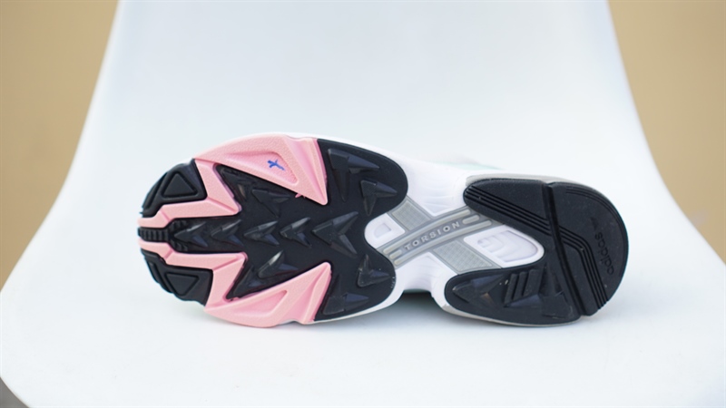 adidas falcon b28127
