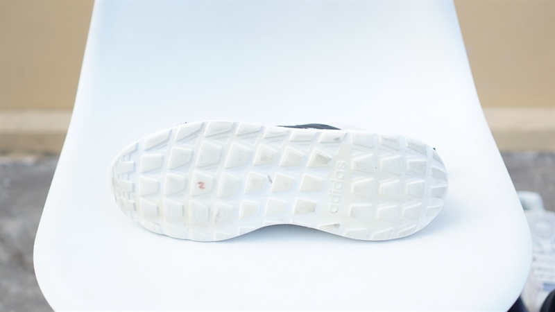 Giày Adidas Questar Flow 'White Black' F36241 2hand - 44.5 Giày Adidas Questar Flow 'White Black' F36241 2hand - 44.5