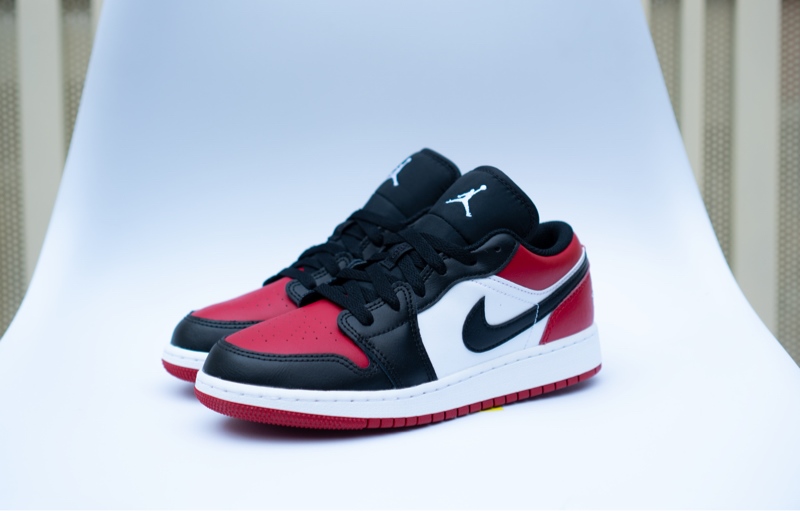 Giày Air Jordan 1 Low Bred Toe 553560-161 - 39 Giày Air Jordan 1 Low Bred Toe 553560-161 - 39