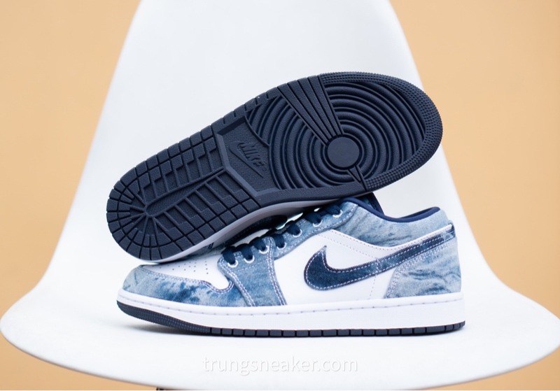 Giày Air Jordan 1 Low Washed Denim CZ8455-100 - 42.5