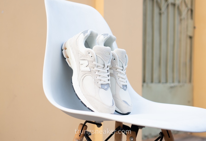 Giày New Balance 2002R Off White M2002RCC - 45