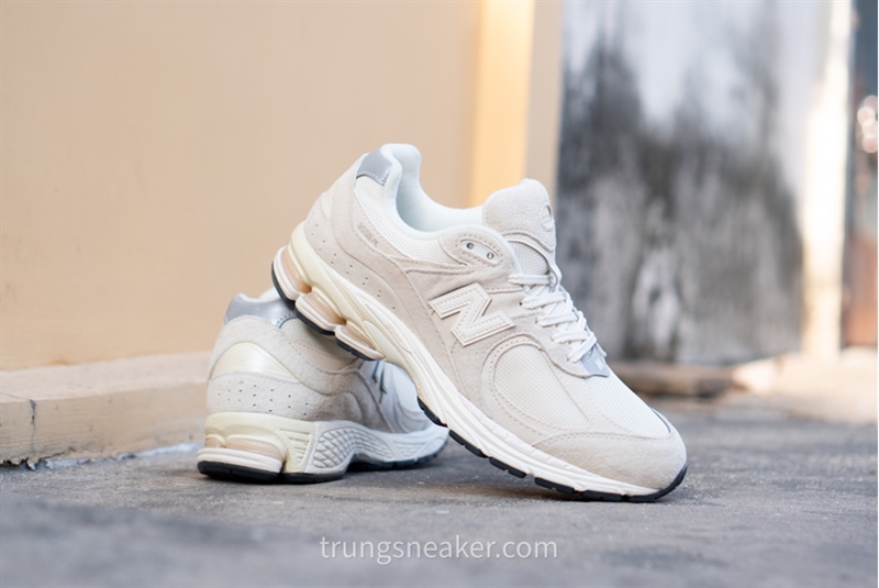 Giày New Balance 2002R Off White M2002RCC - 45