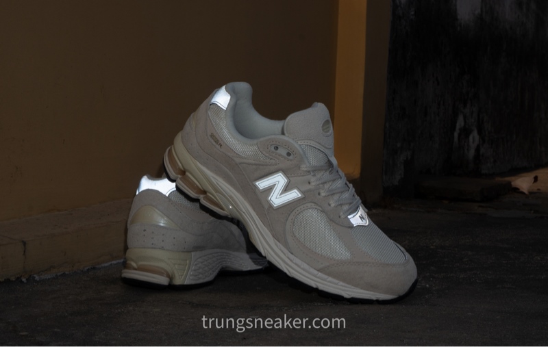 Giày New Balance 2002R Off White M2002RCC - 45 Giày New Balance 2002R Off White M2002RCC - 45