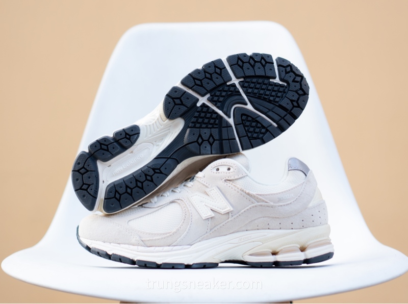 Giày New Balance 2002R Off White M2002RCC - 45