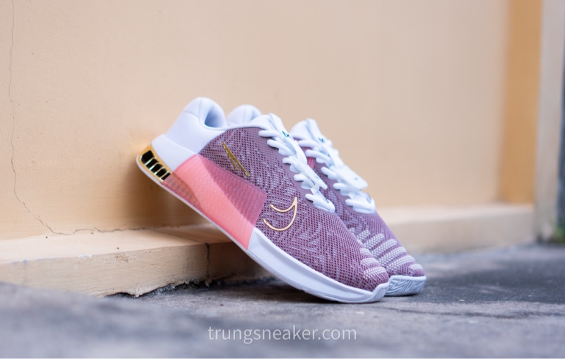 Giày tập luyện Nike Metcon 9 iD By You Rose Gold FQ7148-900 Giày tập luyện Nike Metcon 9 iD By You Rose Gold FQ7148-900