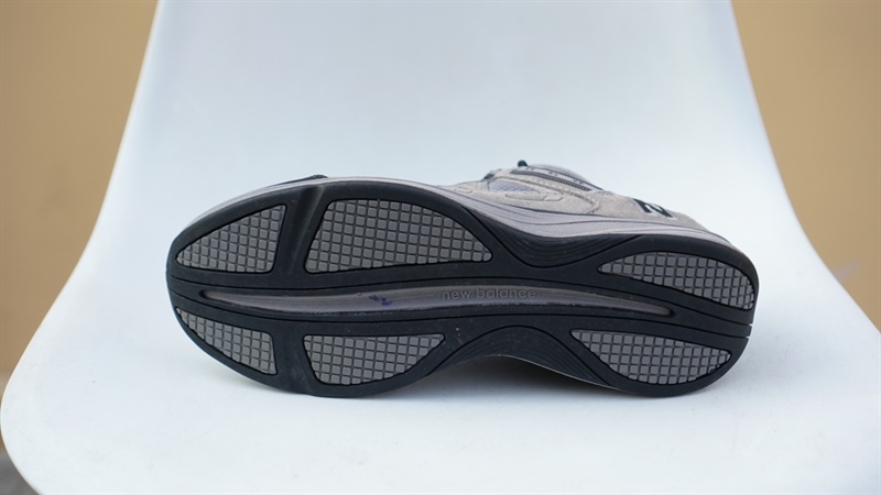 Giày thể thao New Balance 1645 MW1645GR 2hand - 44.5 Giày thể thao New Balance 1645 MW1645GR 2hand - 44.5