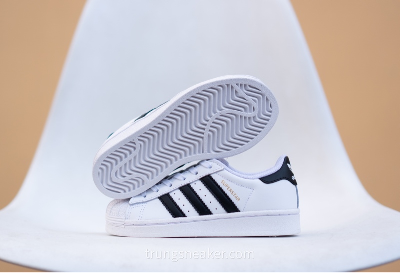 Giày trẻ em Adidas Superstar White Black FU7714 - 30.5