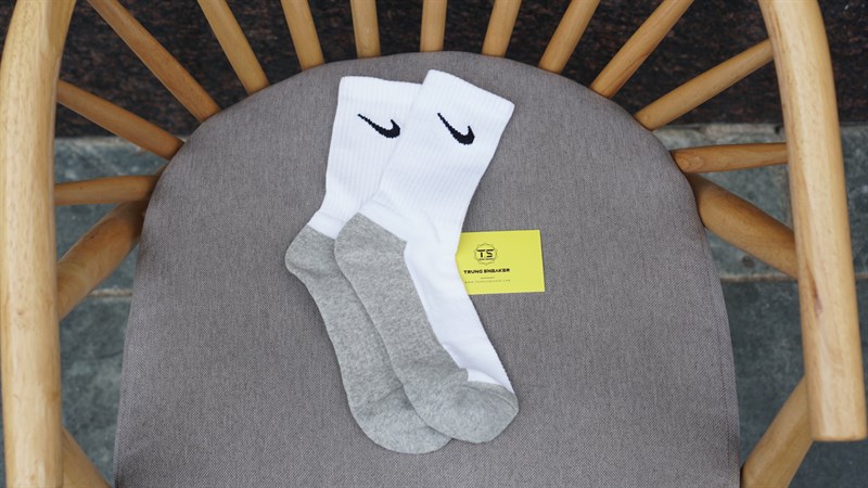Vớ Nike cao trắng/xám Vớ Nike cao trắng/xám