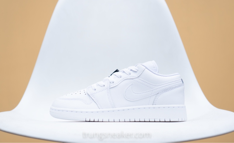 Giày Air Jordan 1 Low Triple White 553560-136 - 38.5