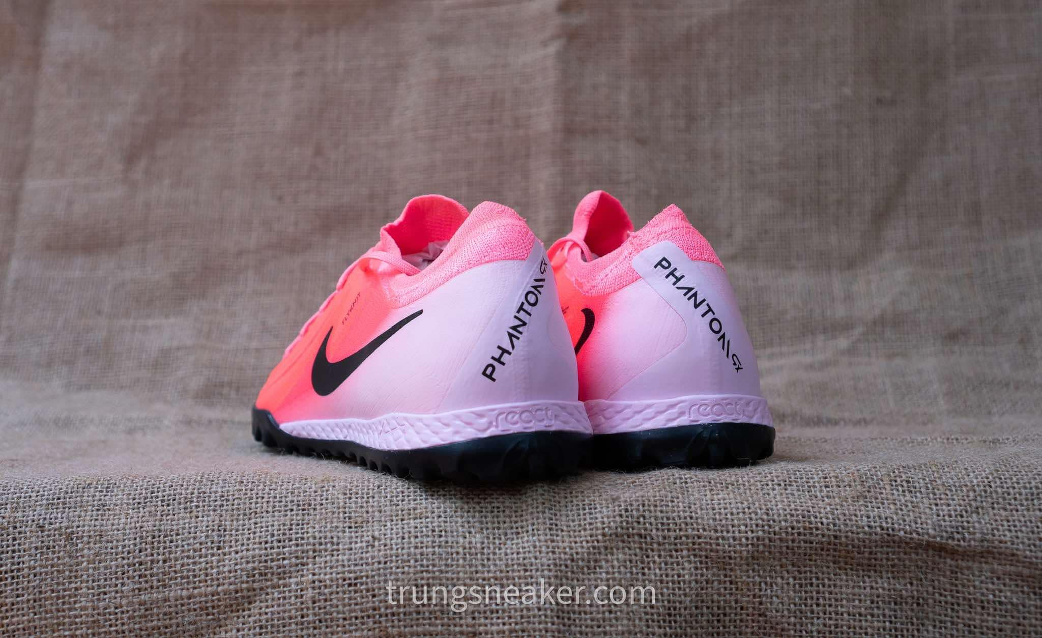 nike react dot pha cong nghe dem giay mang lai trai nghiem toi uu 10
