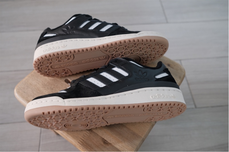 Giày Adidas Forum low Classic Black White ID6857