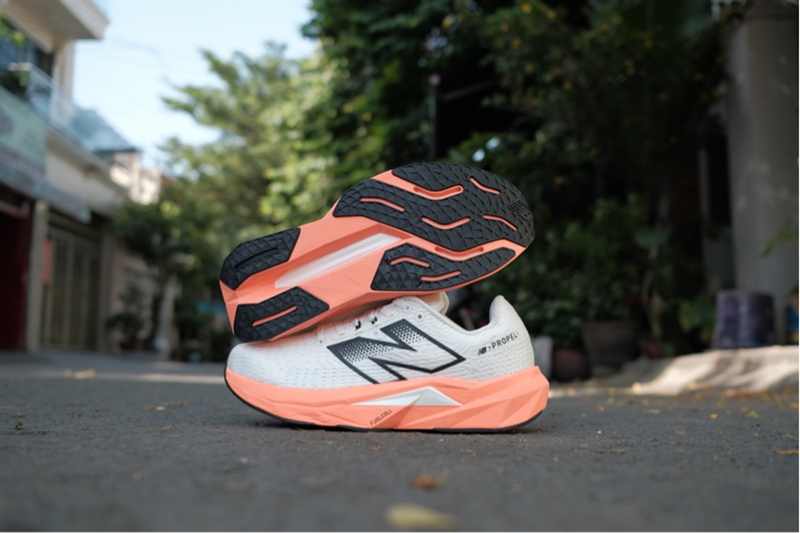 Giày chạy bộ New Balance Fuelcell Propel v5 MFCPRCG5