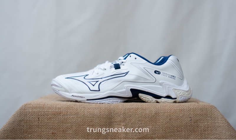 Giày Mizuno Wave Lightning Z8 White V1GA240061 - 42.5