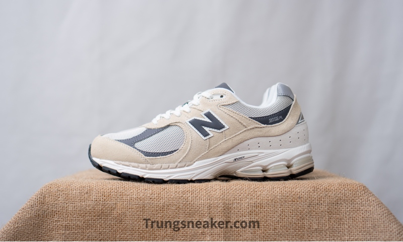 Giày New Balance 2002R Sandstone Magnet M2002RFA - 41