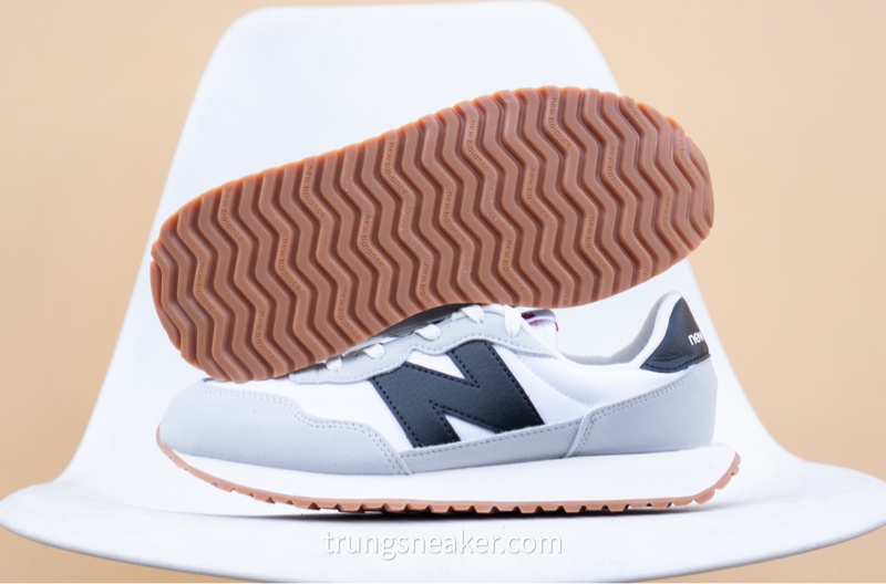 Giày New Balance 237 White Black Gum GS237CG