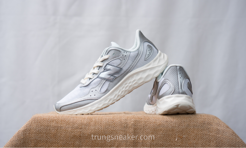 Giày New Balance Fresh Foam Arishi v4 Silver WARISTS4